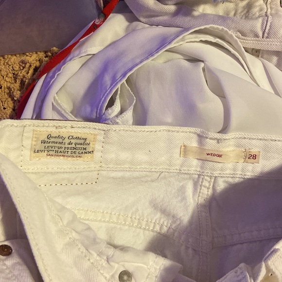 levi’s wedgie denim pants (ripped) - Picture 4 of 5